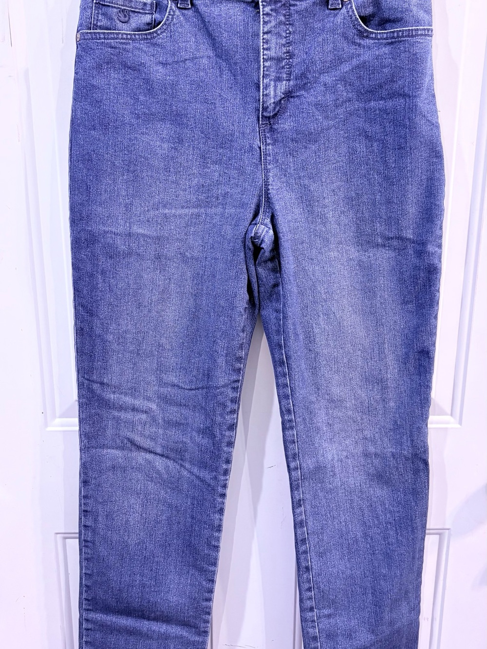 Gloria Vanderbilt Classic Women’s Blue Denim Jeans - Straight Fit